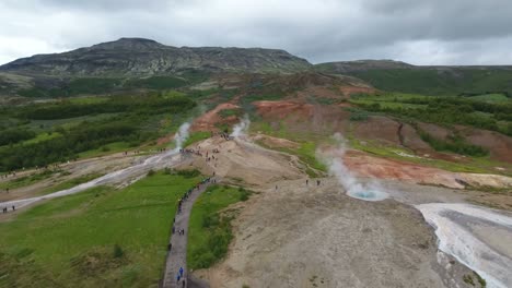 el famoso geysir en islandia visto desde el aire