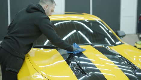 professional car detailing – washing, ceramic coating, and interior cleaning