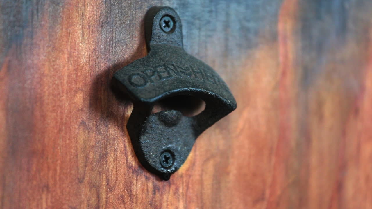 abrebotellas de pared