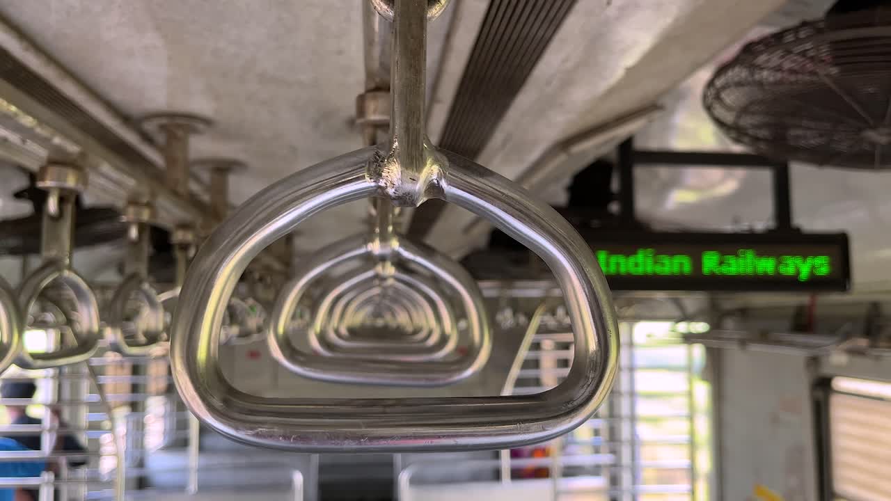 Bring a ring to hold the handle.