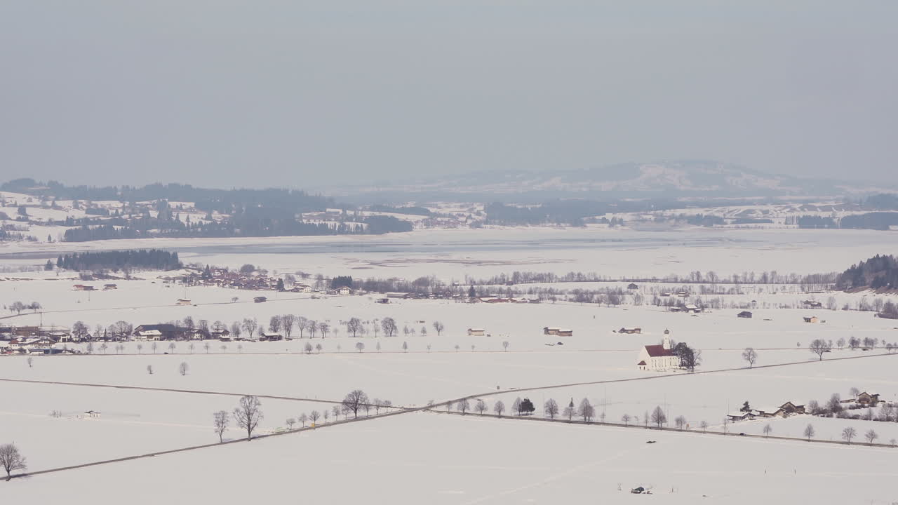 세인트 교회가 있는 allgau의 공중 겨울 전망
