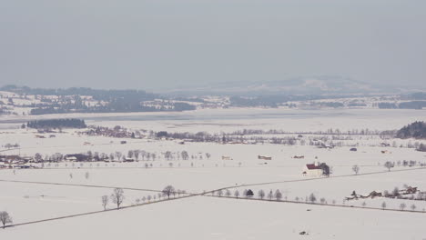 Vista-Aérea-De-Invierno-De-Allgau-Con-Iglesia-De-St