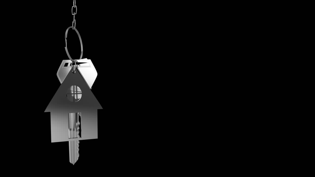 llaves de la casa y llaves colgadas en fondo negro 4k