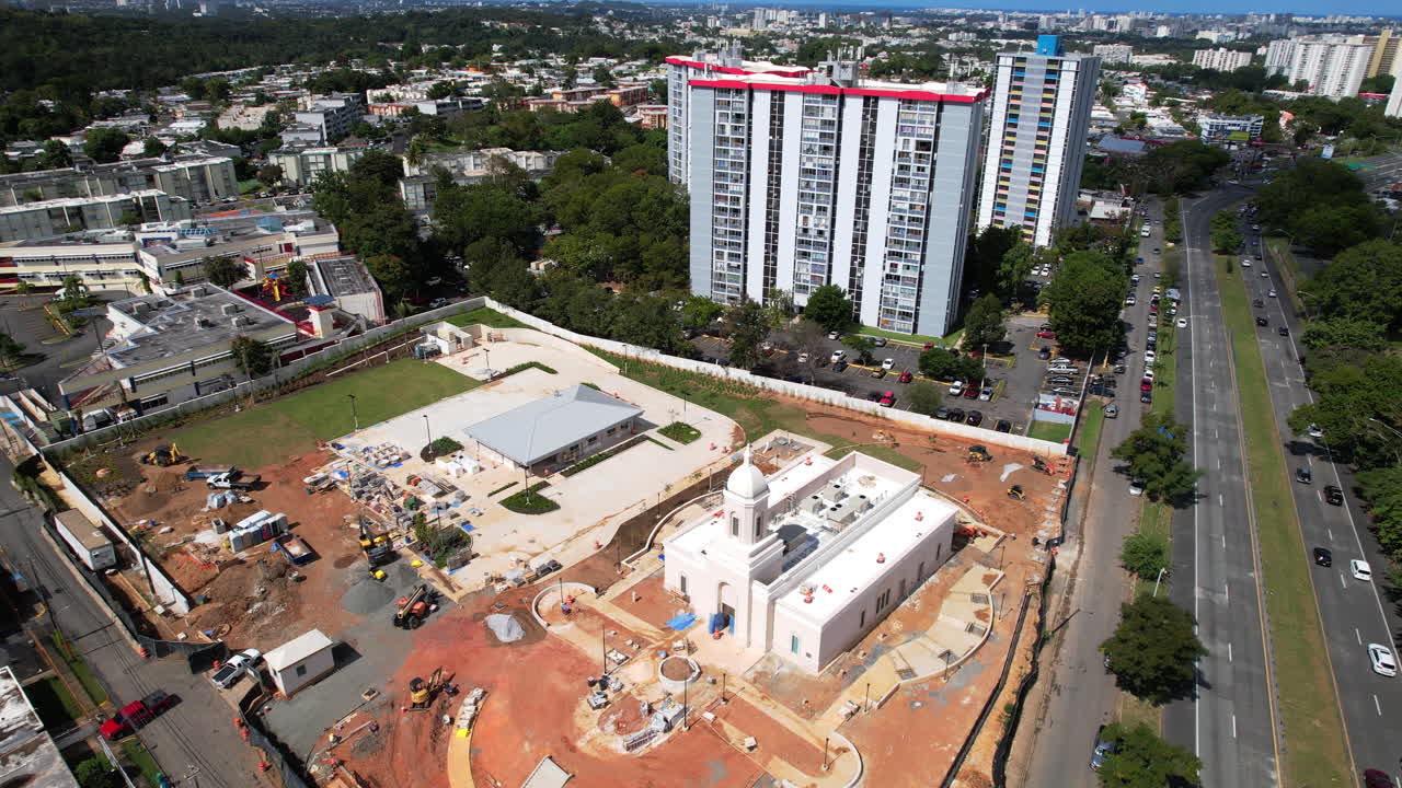 vista aérea de drones de la reconstrucción masiva del templo de san juan en puerto rico