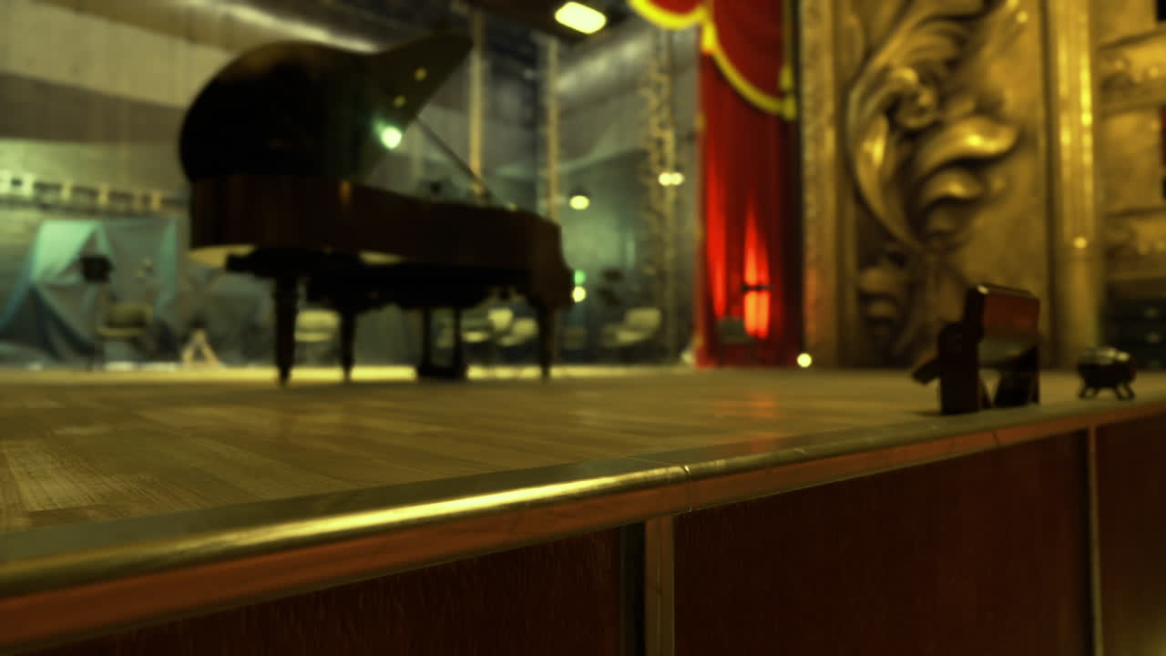 Scena teatrale con pianoforte, raffigura una prova con un musicista solista.