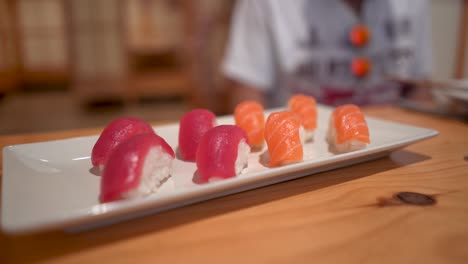 plato completo con sushi. cocina oriental