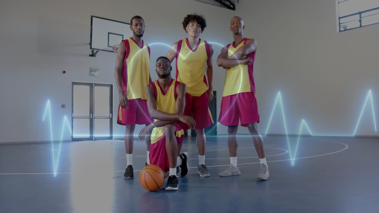 코트에서 다양한 농구 선수에 대한 디지털 데이터 처리의 애니메이션
