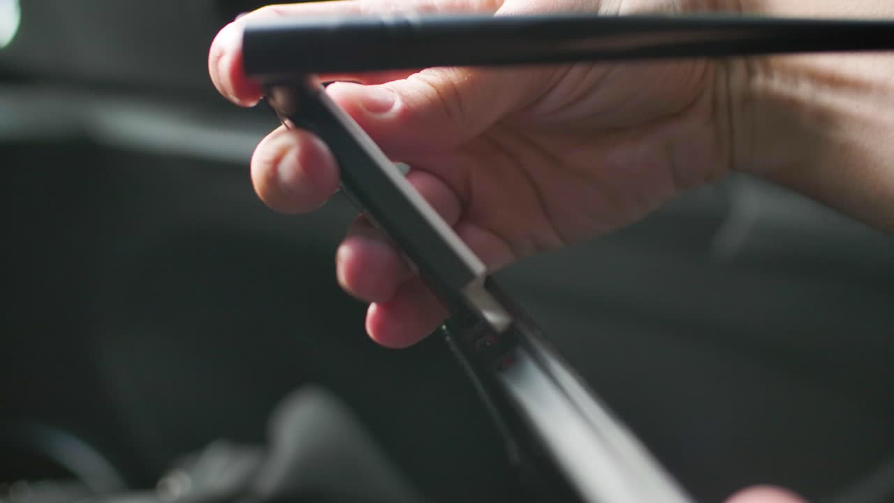 큰 안테나가 있는 wi-fi 장치를 노트북의 usb 포트에 삽입