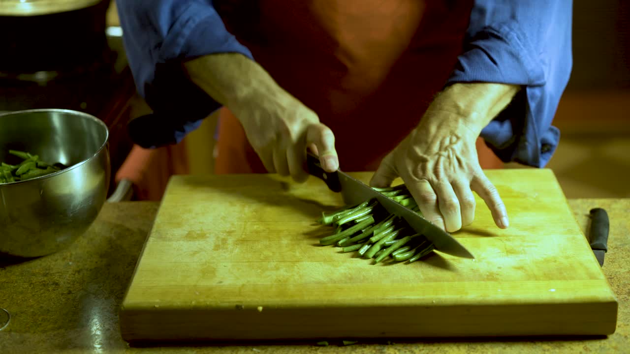 Preparing Green Beans