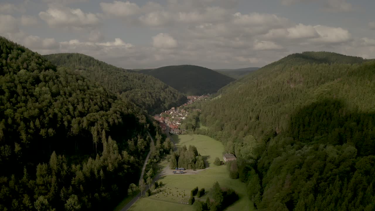 antena de drones del parque nacional de harz en baja sajonia, alemania, europa