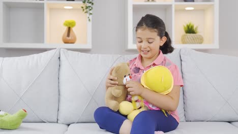 Niña-Feliz-Jugando-Juegos.