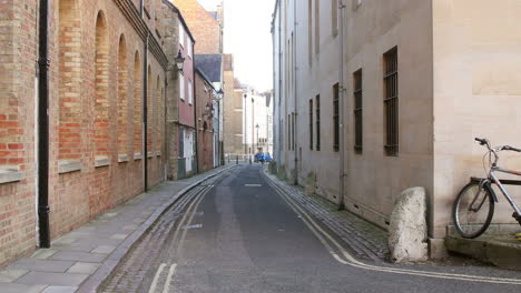 vista a lo largo de la calle en el centro de la ciudad de oxford