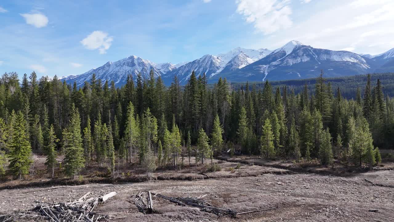 rocky mountain trench, purcell mountains in the background of Columbia river
