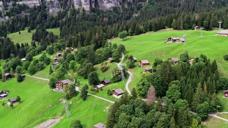 Conveniente-Teleférico-Pistas-Deportivas-Braunwald-Glarnerland-Suiza