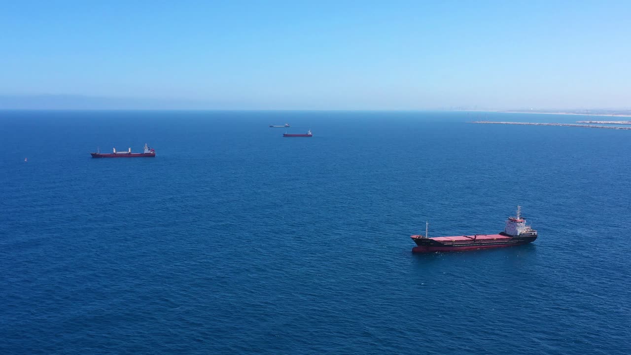 바다에 있는 선박