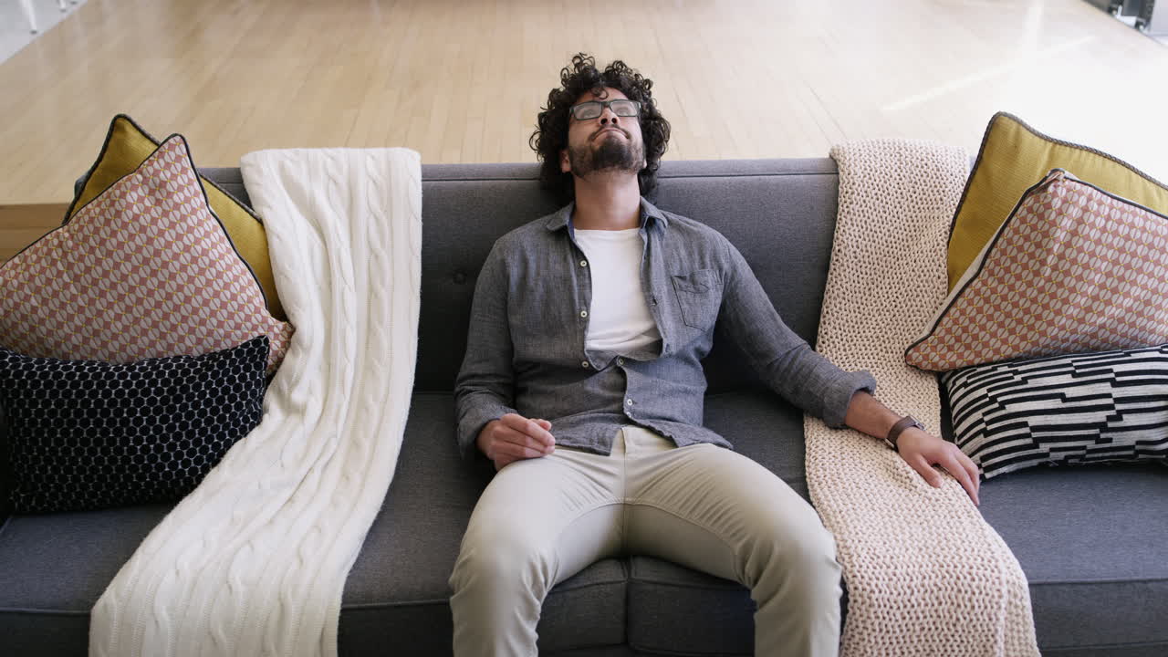 그 특별한 문자를 하루종일 기다리고 있습니다.