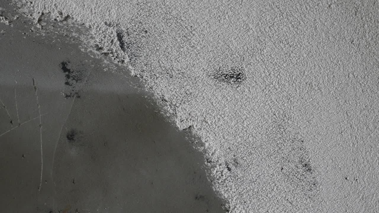 콘크리트 벽과 플라스터 적용