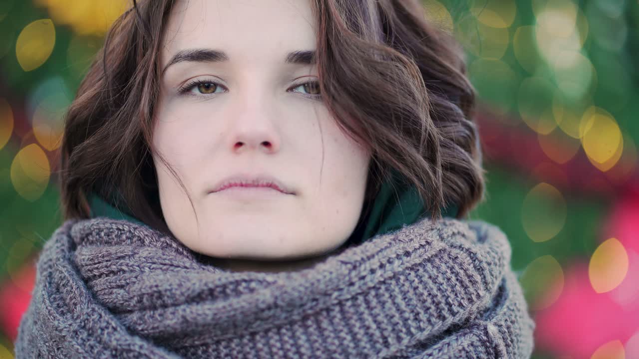 스카프를 입은 여자, 겨울 초상화