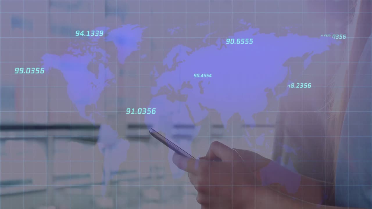 múltiples números flotando sobre el mapa del mundo contra una mujer caucásica que usa un teléfono inteligente