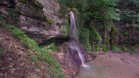 Ein-Kleiner-Wasserfall