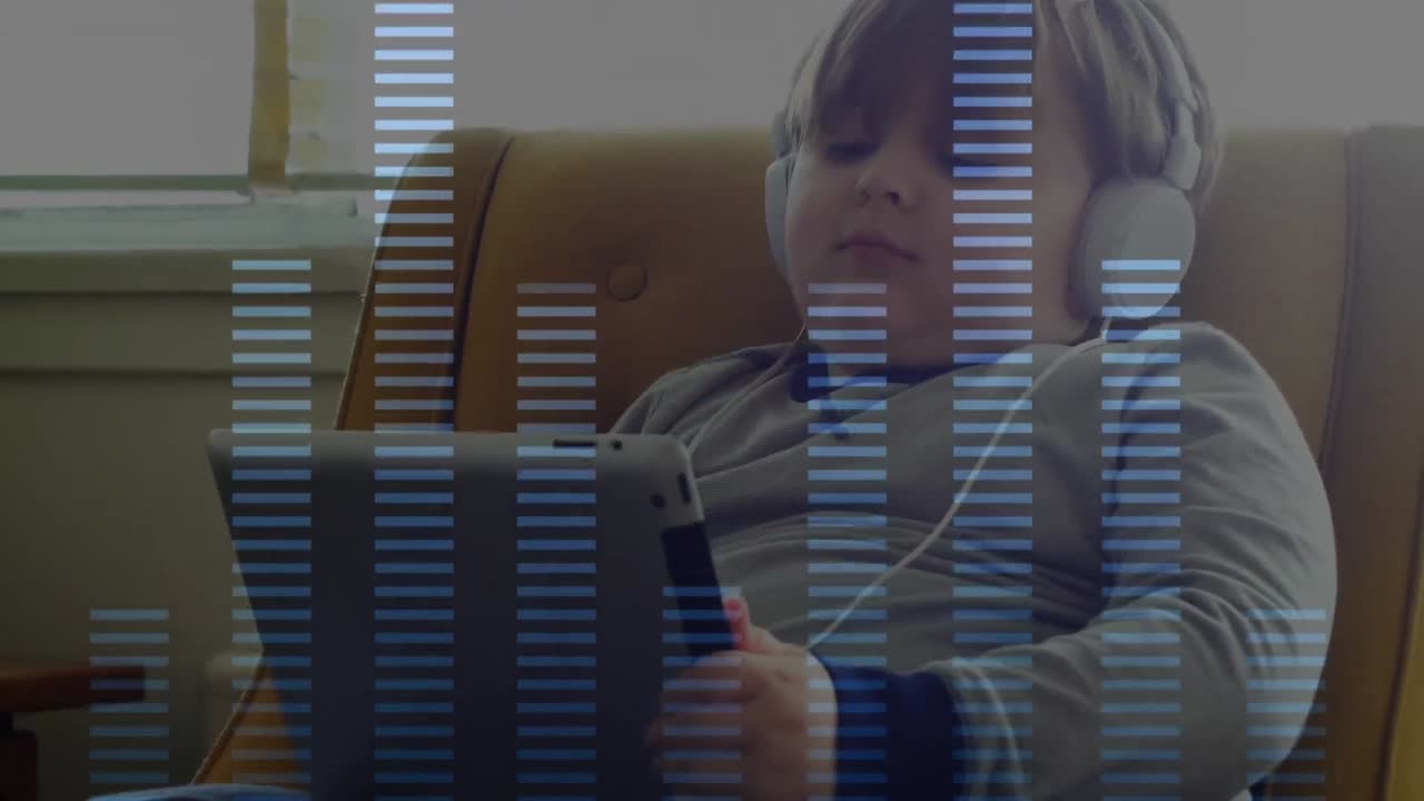 interfaz digital con ecualizador de música contra un niño que usa auriculares usando una tableta digital