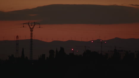 polos de energía al atardecer