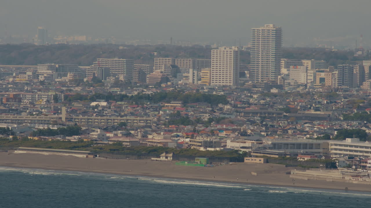 Costa giapponese a Enoshima con paesaggio oceanico naturale.