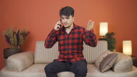 Hombre-Hablando-Por-Teléfono-Discutiendo.