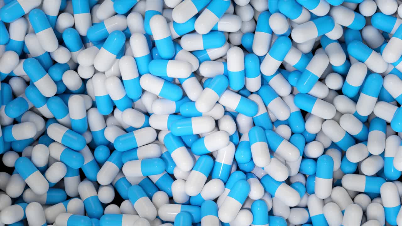 pila de cápsulas azules y blancas