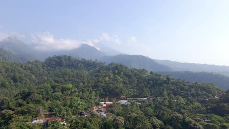 Plano-General-Del-Paisaje-Del-Pueblo-De-La-Conquista-En-San-Marcos,-Guatemala