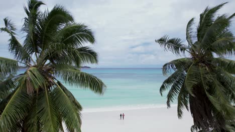 couples-by-beach-in-Praslin-island