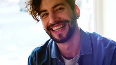 Portrait-of-man-sitting-in-cafe