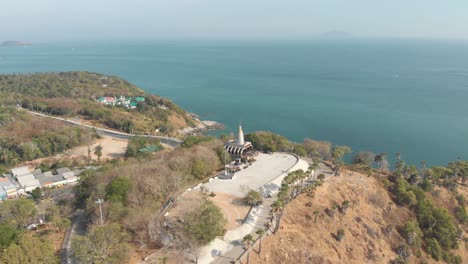 Temple-near-the-adamant-sea,-Phuket