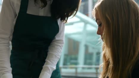 Waitress-taking-an-order-in-cafe