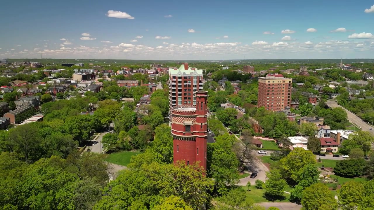 Orbitale luftopptak av Eden Park vanntårn, Cincinnati