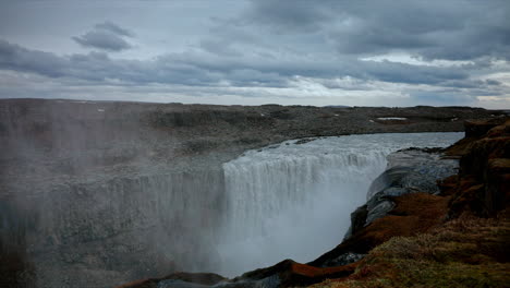 Vista-Panorámica-De-La-Icónica-Cascada-Dettifoss-En-Islandia