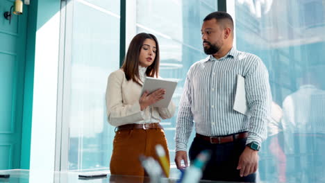 business colleagues discussing a project in the office