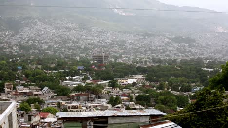 puerto príncipe en haití construido sobre 16 colinas con vistas a la bahía del mismo nombre