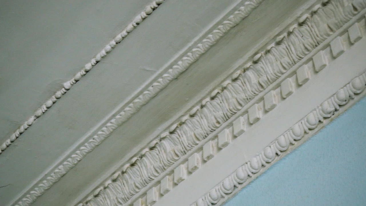 장식 된 천장 코니스 세부 사항