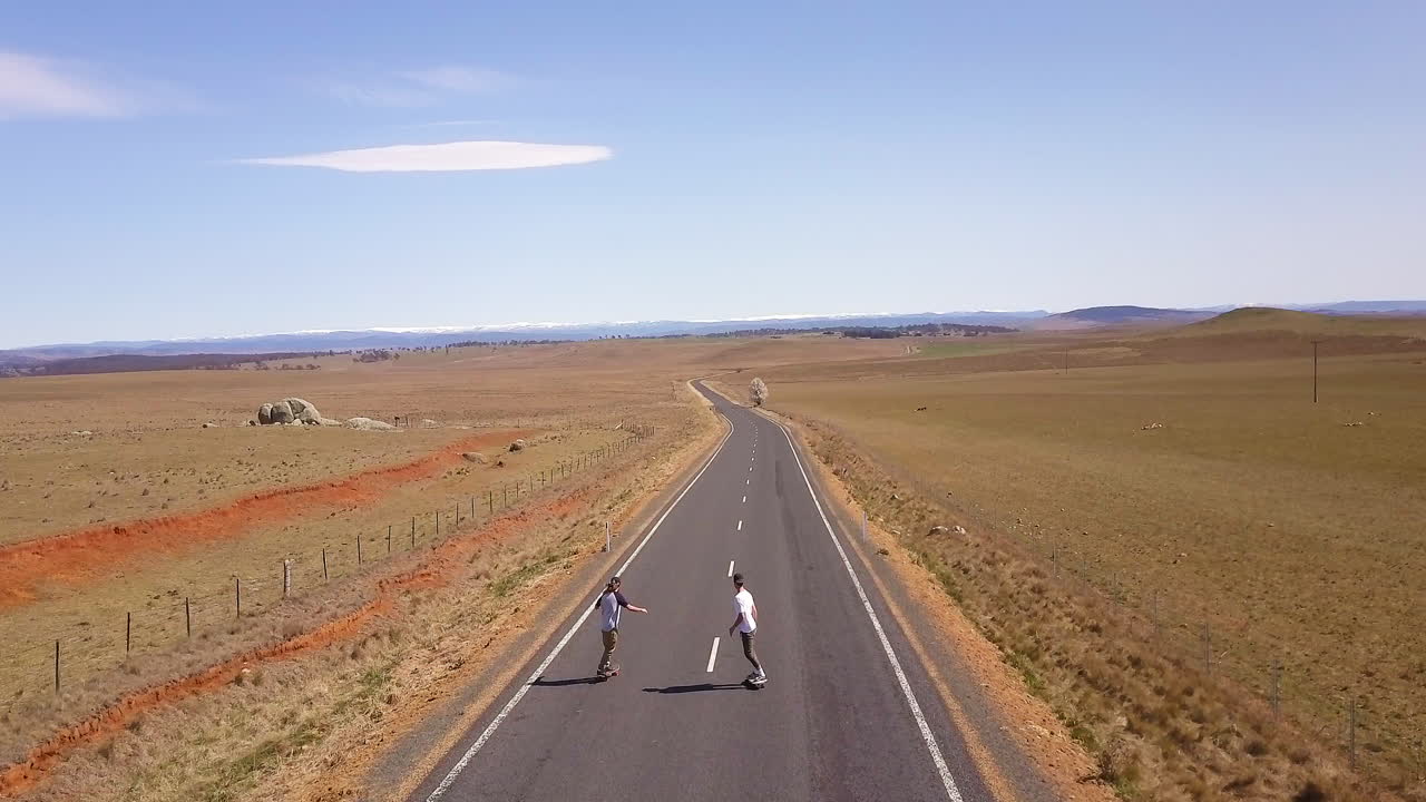 하이 파이브 롱보드 호주 스케이트보드 오픈 로드 퍼스 진다바인 하이웨이 드론 팔로우 서사시 by 테일러 브랜트 영화