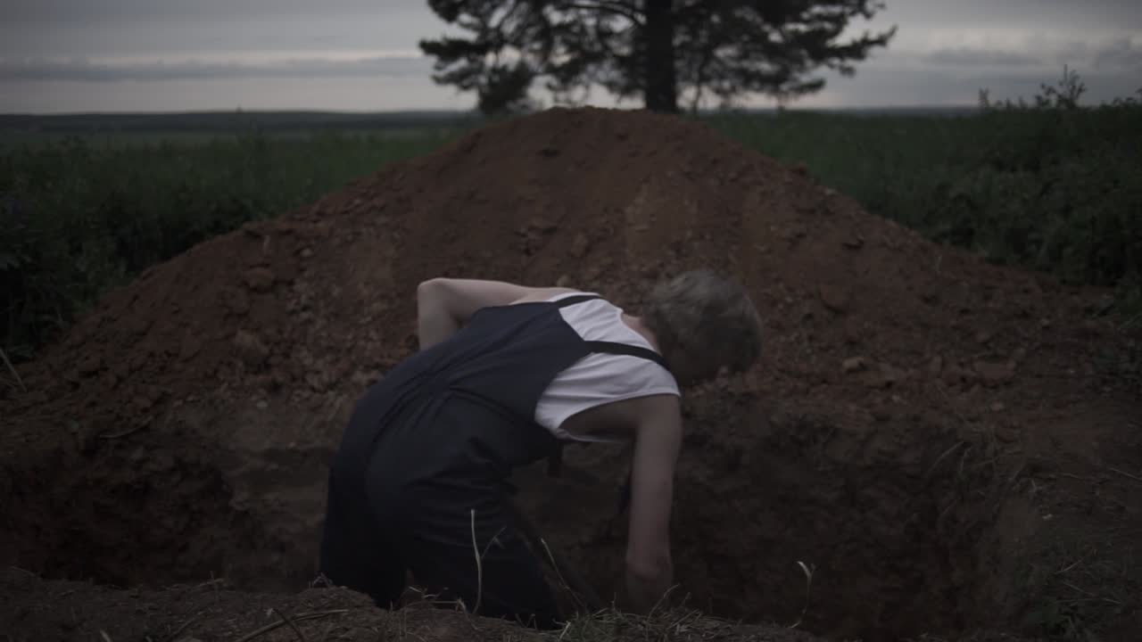 무덤을 파는 것