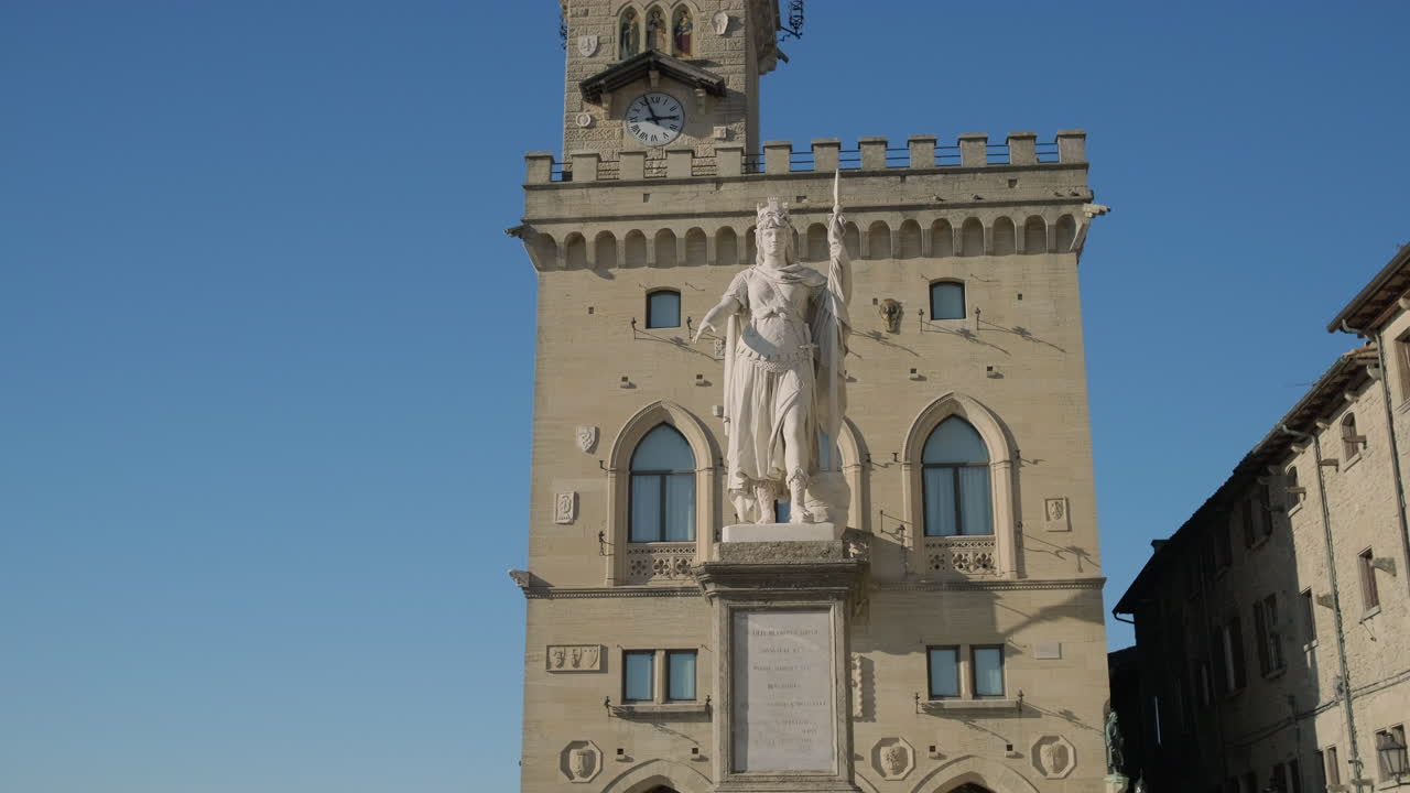이탈리아 의 시청 앞 에 있는 동상