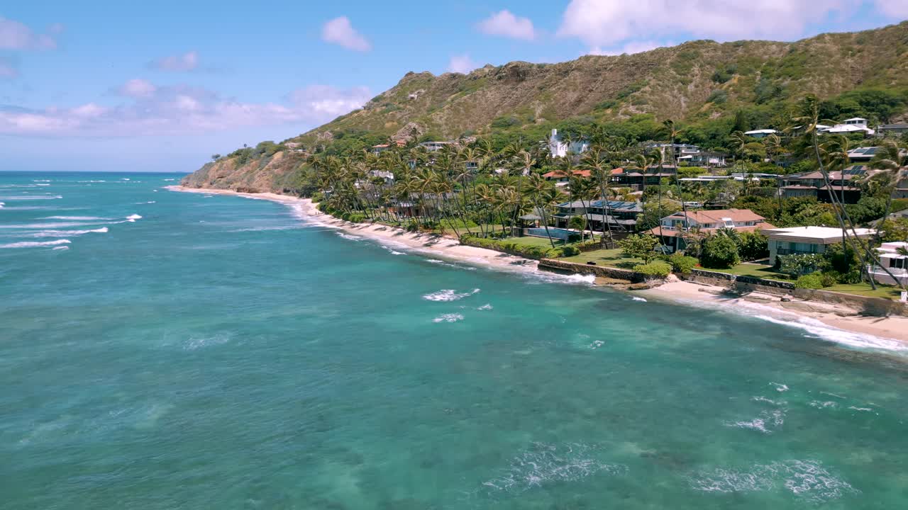 하와이 오아후의 카할라에 있는 크롬웰스 해변