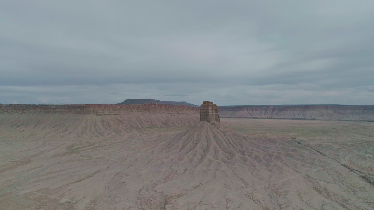 미국 네 모퉁이 지역에 있는 암석 기념물의 조감도