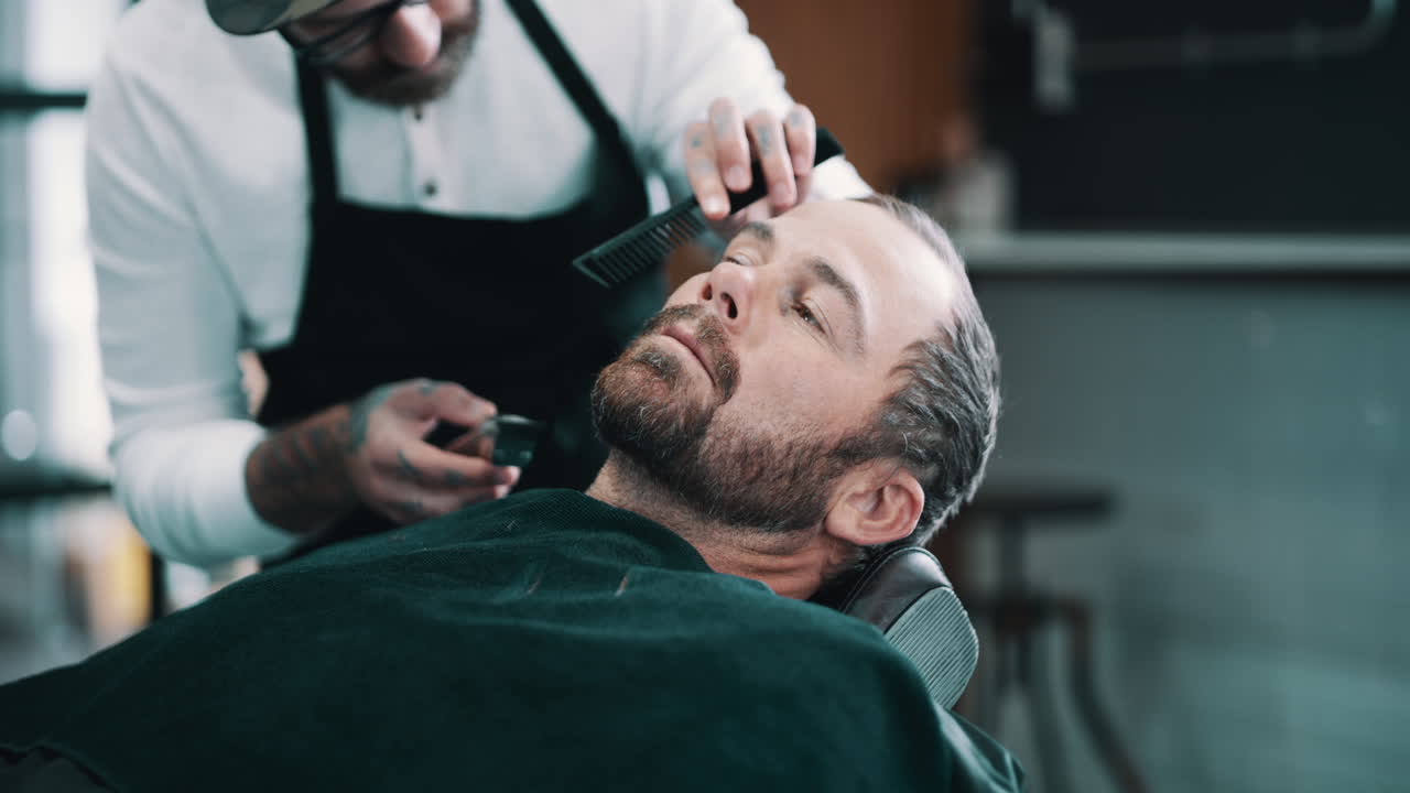 el barbero es el mejor lugar para aliviar el estrés.