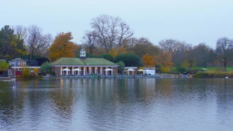 serpentine lake in hyde park, london