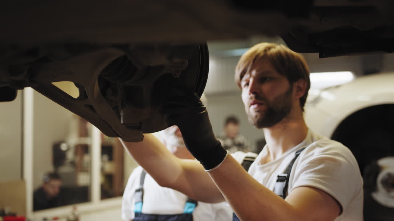 reparación y mantenimiento de automóviles