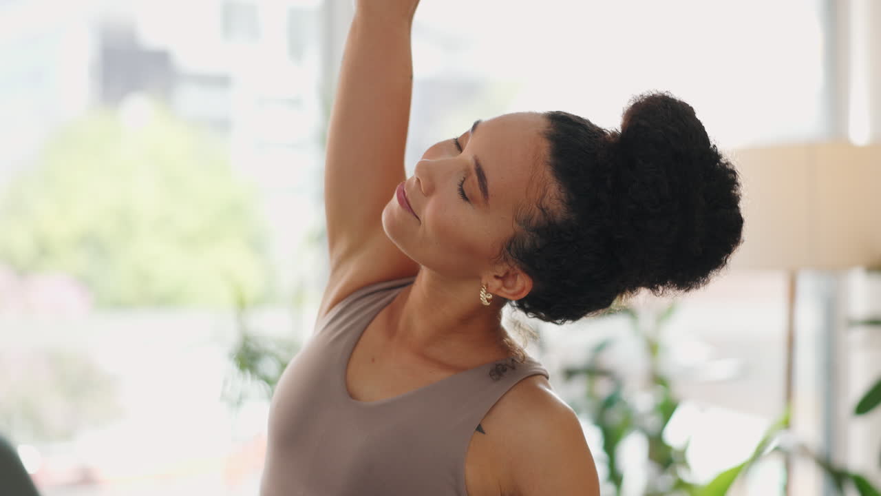 mulher a praticar ioga