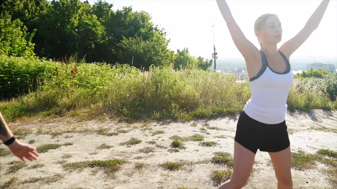 야외 운동 을 하는 여자