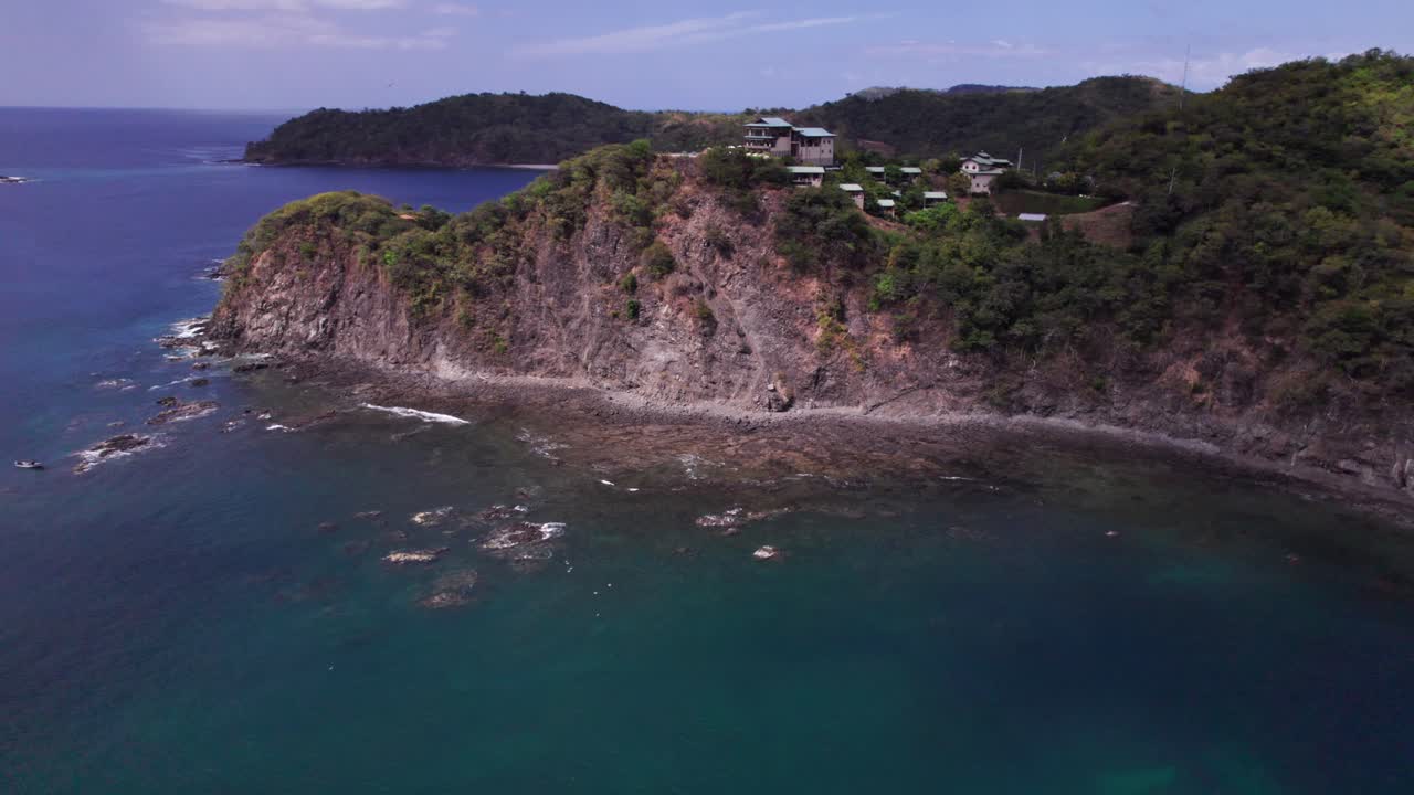 montaña en playa prieta costa rica